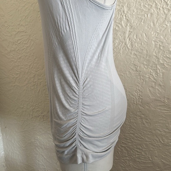 Athleta Speedlight Seamless Tank Top Palest Gray Racerback Sweat Wicking Medium - Picture 5 of 9